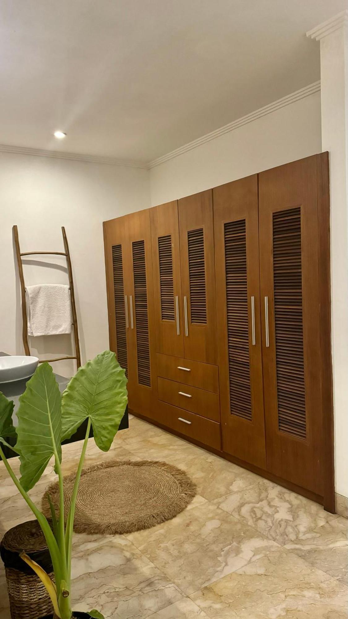 Private Suite In A Kids Friendly Big Shared Villa In Canggu מראה חיצוני תמונה